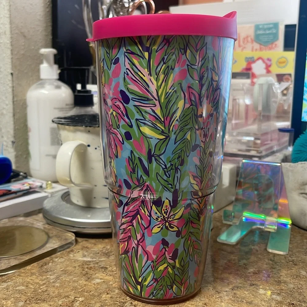 Lilly Pulitzer Double Wall Travel Tumbler in Hot Spot
